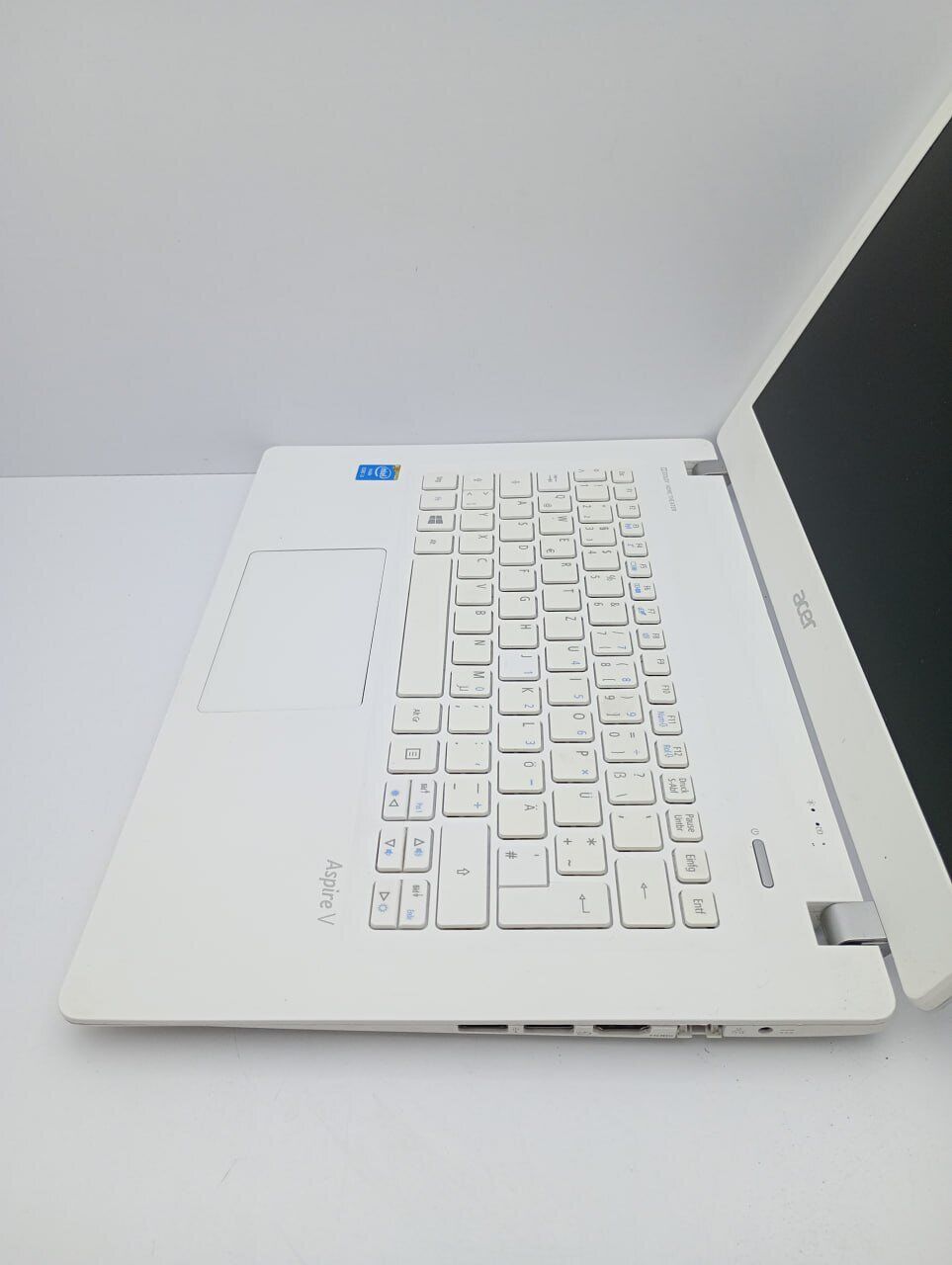 Ноутбук Acer Aspire V3-371 / 13.3" (1366x768) TN / Intel Core i3-4158U (2 (4) ядра по 2.0 GHz) / 6 GB DDR3 / 120 GB SSD / Intel Iris Graphics 5100 / WebCam - Зображення 4