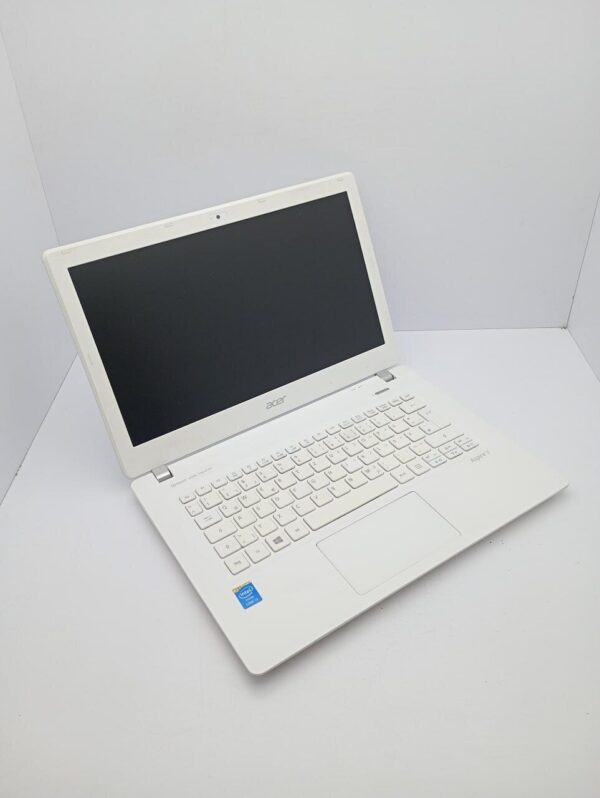 Ноутбук Acer Aspire V3-371 / 13.3" (1366x768) TN / Intel Core i3-4158U (2 (4) ядра по 2.0 GHz) / 6 GB DDR3 / 120 GB SSD / Intel Iris Graphics 5100 / WebCam - Зображення 5