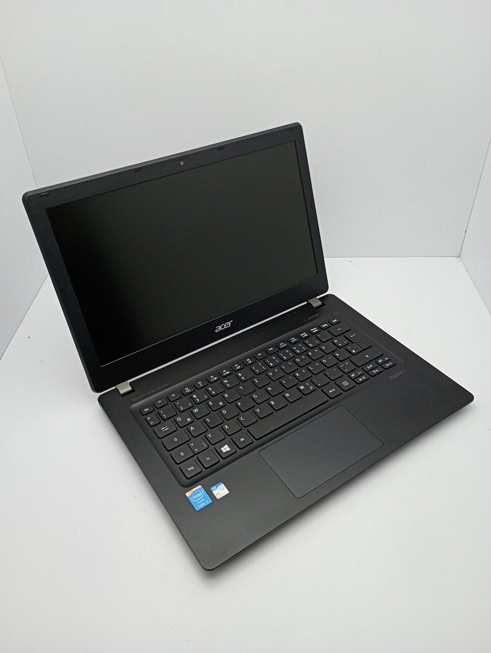 Ноутбук Acer Aspire V3-371 / 13.3" (1366x768) TN / Intel Core i3-4158U (2 (4) ядра по 2.0 GHz) / 6 GB DDR3 / 120 GB SSD / Intel Iris Graphics 5100 / WebCam - Зображення 3