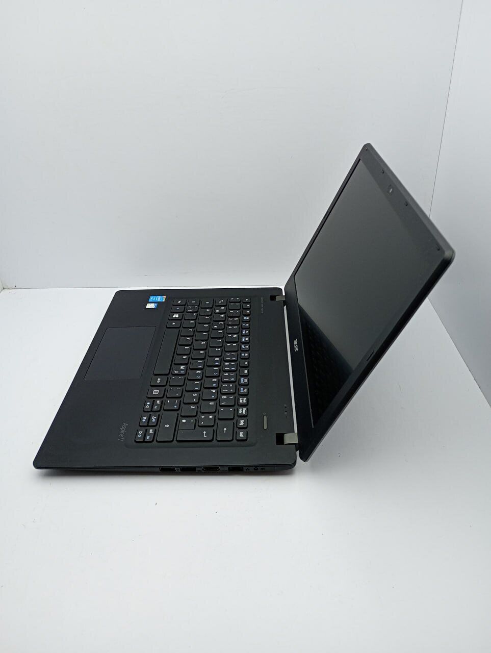Ноутбук Acer Aspire V3-371 / 13.3" (1366x768) TN / Intel Core i3-4158U (2 (4) ядра по 2.0 GHz) / 6 GB DDR3 / 120 GB SSD / Intel Iris Graphics 5100 / WebCam - Зображення 6