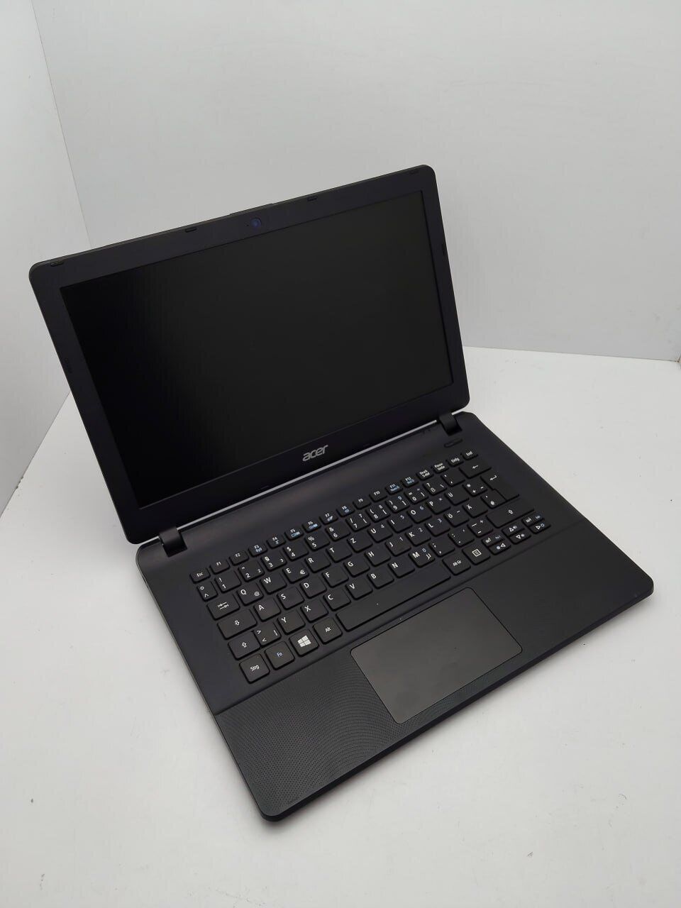 Ноутбук Acer E1-311 / 14" (1366x768) TN / Intel Celeron N2940 (4 ядра по 1.83 - 2.25 GHz) / 4 GB DDR3 / 500 GB HDD / Intel HD Graphics / WebCam - Зображення 3