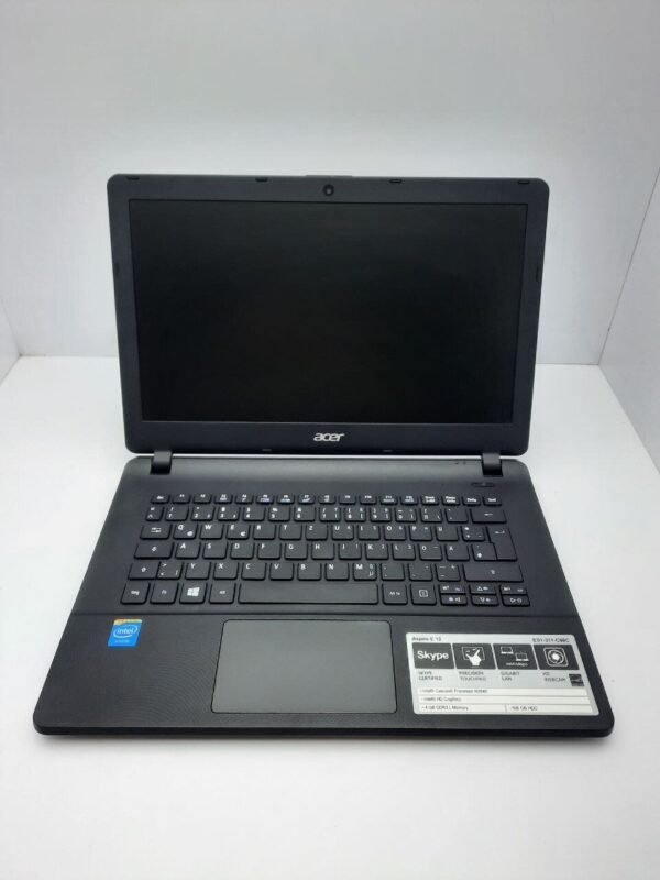 Ноутбук Acer e13 / 13.3" (1366x768) TN / Intel Celeron N2840 (2 ядра по 2.16 - 2.58 GHz) / 4 GB DDR3 / 500 GB HDD / Intel HD Graphics / WebCam - Зображення 2