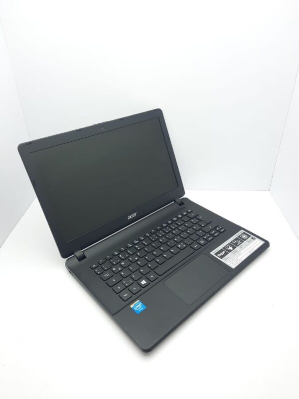 Ноутбук Acer e13 / 13.3" (1366x768) TN / Intel Celeron N2840 (2 ядра по 2.16 - 2.58 GHz) / 4 GB DDR3 / 500 GB HDD / Intel HD Graphics / WebCam - Зображення 3