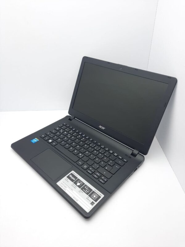 Ноутбук Acer e13 / 13.3" (1366x768) TN / Intel Celeron N2840 (2 ядра по 2.16 - 2.58 GHz) / 4 GB DDR3 / 500 GB HDD / Intel HD Graphics / WebCam - Зображення 4