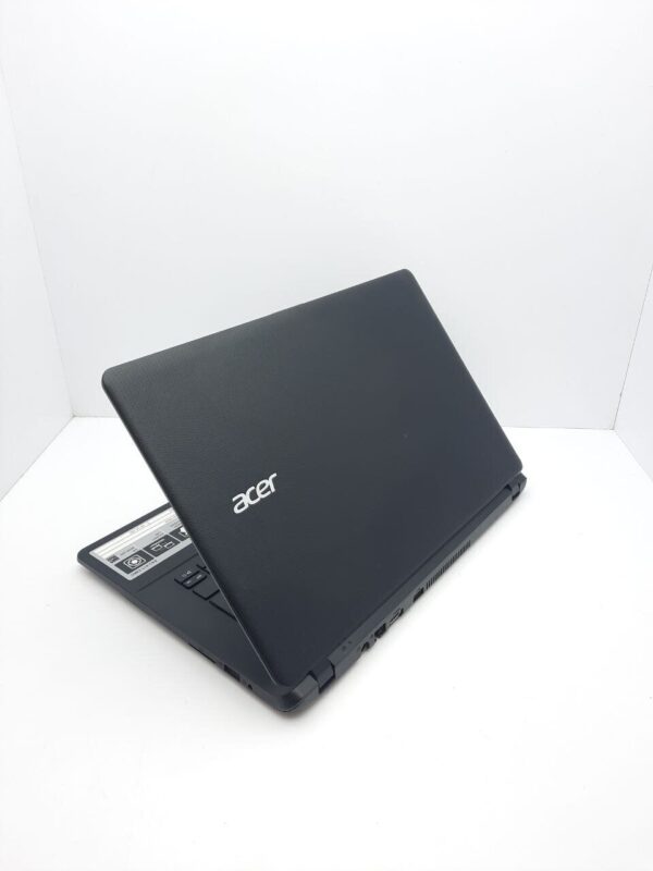 Ноутбук Acer e13 / 13.3" (1366x768) TN / Intel Celeron N2840 (2 ядра по 2.16 - 2.58 GHz) / 4 GB DDR3 / 500 GB HDD / Intel HD Graphics / WebCam - Зображення 5