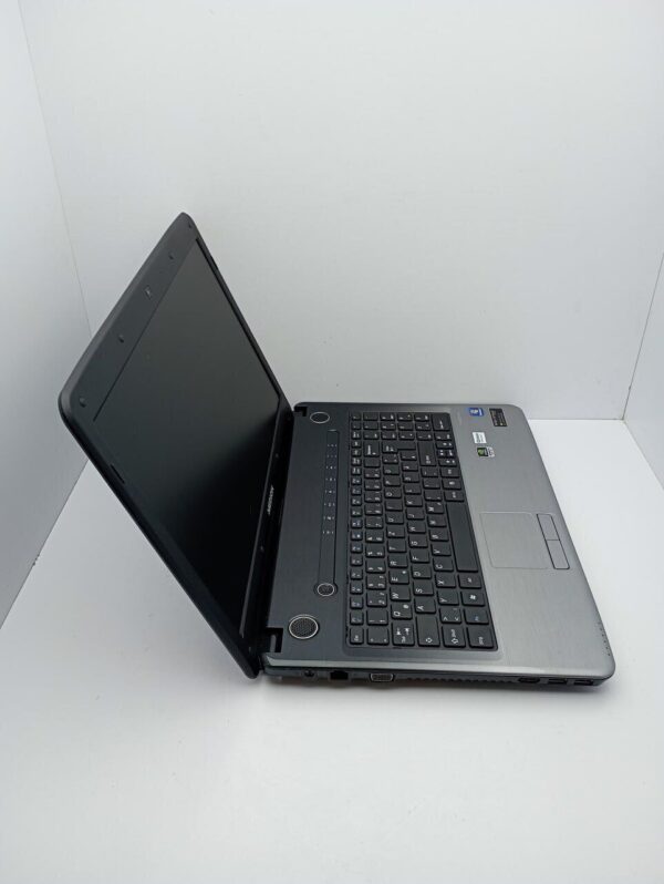 Ноутбук Acer Medion 156 / 15.6" (1366x768) TN / Intel Core i5-2450M (2 (4) ядра по 2.5 - 3.1 GHz) / 6 GB DDR3 / 320 GB HDD / nVidia GeForce GT 630M, 1 GB GDDR3, 64-bit / WebCam / АКБ не тримає - Зображення 5
