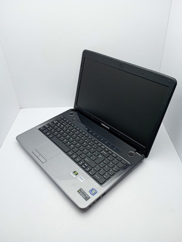 Ноутбук Acer Medion 156 / 15.6" (1366x768) TN / Intel Core i5-2450M (2 (4) ядра по 2.5 - 3.1 GHz) / 6 GB DDR3 / 320 GB HDD / nVidia GeForce GT 630M, 1 GB GDDR3, 64-bit / WebCam / АКБ не тримає - Зображення 4