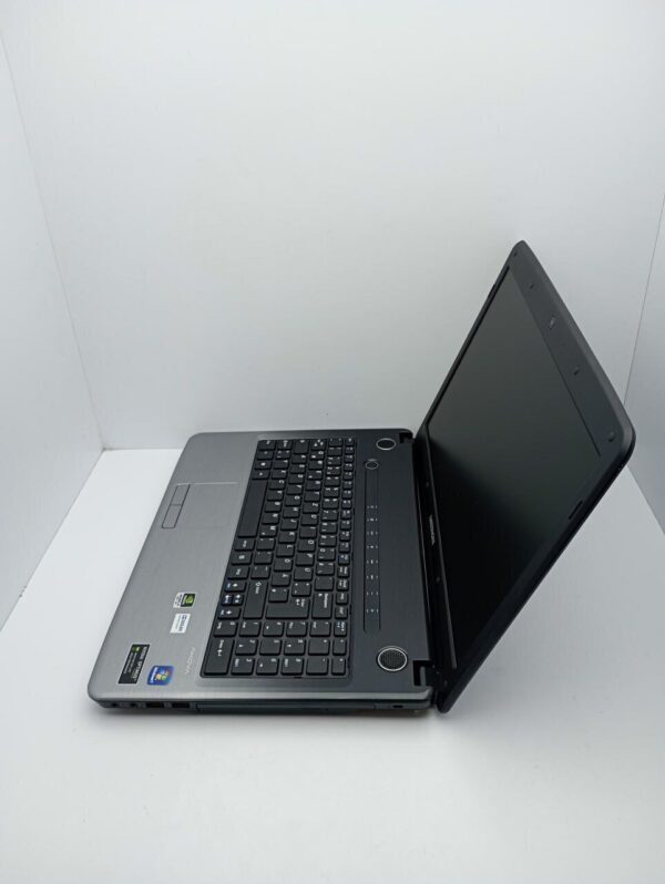 Ноутбук Acer Medion 156 / 15.6" (1366x768) TN / Intel Core i5-2450M (2 (4) ядра по 2.5 - 3.1 GHz) / 6 GB DDR3 / 320 GB HDD / nVidia GeForce GT 630M, 1 GB GDDR3, 64-bit / WebCam / АКБ не тримає - Зображення 6