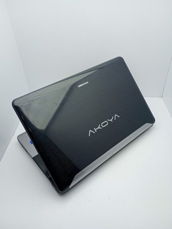 Ноутбук Acer Medion E7222 / 17.3" (1600x900) TN / Intel Core i5-2540M (2 (4) ядра по 2.6 - 3.3 GHz) / 6 GB DDR3 / 120 GB SSD / Intel HD Graphics 3000 / WebCam / Не тримає - Зображення 7