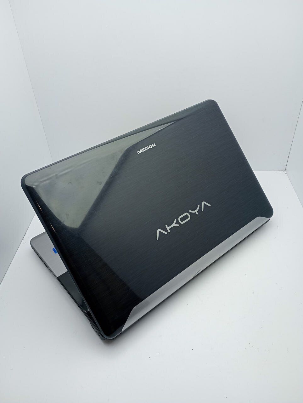 Ноутбук Acer Medion E7222 / 17.3" (1600x900) TN / Intel Core i5-2540M (2 (4) ядра по 2.6 - 3.3 GHz) / 6 GB DDR3 / 120 GB SSD / Intel HD Graphics 3000 / WebCam / Не тримає - Зображення 7