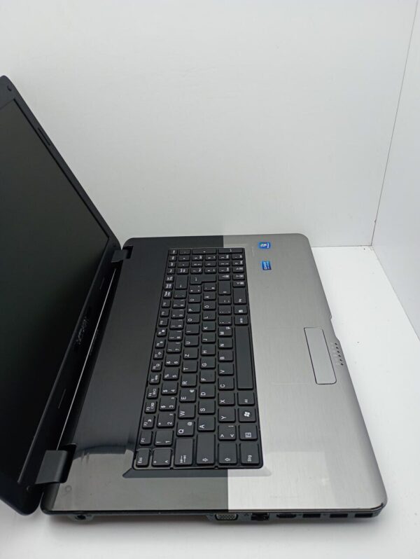 Ноутбук Acer Medion E7222 / 17.3" (1600x900) TN / Intel Core i5-2540M (2 (4) ядра по 2.6 - 3.3 GHz) / 6 GB DDR3 / 120 GB SSD / Intel HD Graphics 3000 / WebCam / Не тримає - Зображення 3