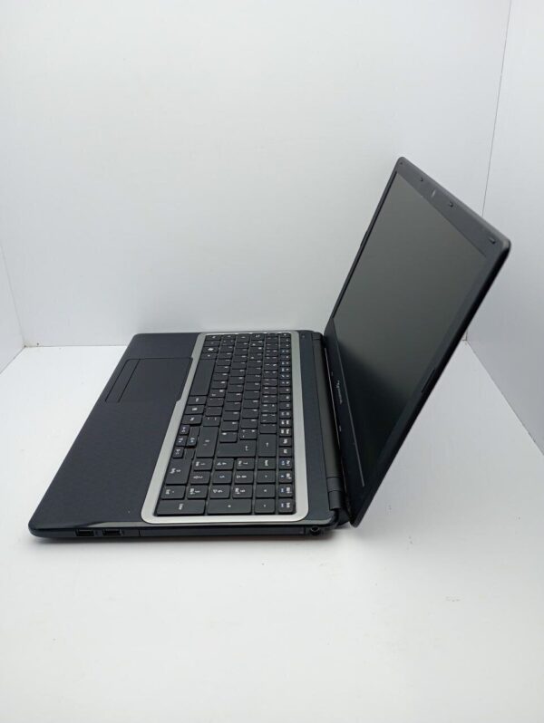 Ноутбук Acer Pakard TE69 / 15.6" (1366x768) TN / Intel Celeron N2820 (2 ядра по 2.13 - 2.39 GHz) / 4 GB DDR3 / 120 GB SSD / Intel HD Graphics / WebCam - Зображення 6