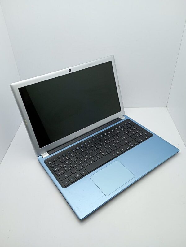Ноутбук Acer V5-571G / 15.6" (1366x768) TN / Intel Core i3-2367M (2 (4) ядра по 1.4 GHz) / 6 GB DDR3 / 500 GB HDD / nVidia GeForce GT 620M, 1 GB DDR3, 64-bit / WebCam - Зображення 3