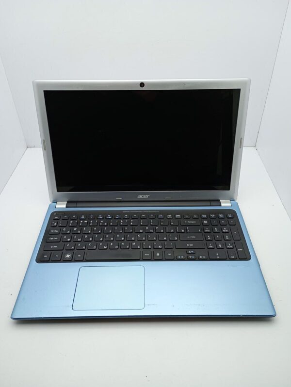 Ноутбук Acer V5-571G / 15.6" (1366x768) TN / Intel Core i3-2367M (2 (4) ядра по 1.4 GHz) / 6 GB DDR3 / 500 GB HDD / nVidia GeForce GT 620M, 1 GB DDR3, 64-bit / WebCam - Зображення 2