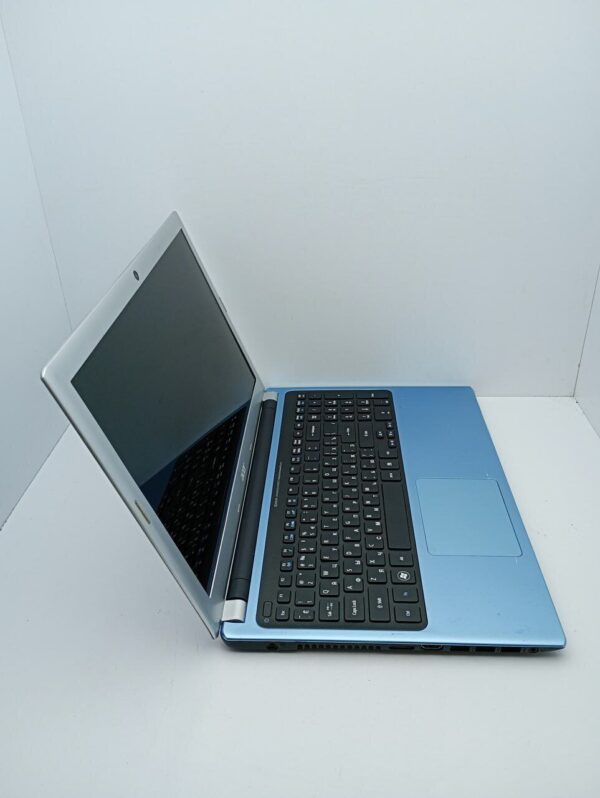 Ноутбук Acer V5-571G / 15.6" (1366x768) TN / Intel Core i3-2367M (2 (4) ядра по 1.4 GHz) / 6 GB DDR3 / 500 GB HDD / nVidia GeForce GT 620M, 1 GB DDR3, 64-bit / WebCam - Зображення 5