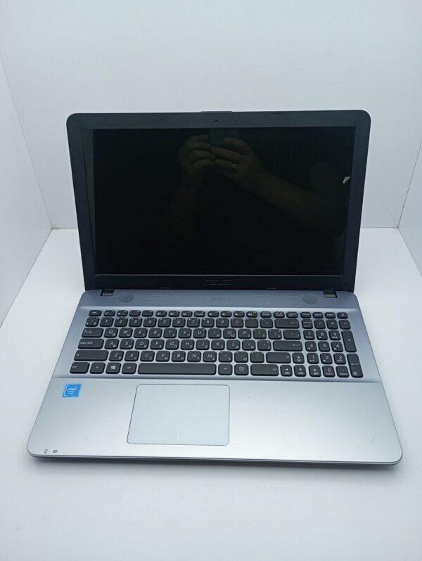 Ноутбук Asus A541 / 15.6" (1366x768) TN / Intel Celeron N3350 (2 ядра по 1.1 - 2.4 GHz) / 4 GB DDR3 / 120 GB SSD / Intel HD Graphics / WebCam - Зображення 2