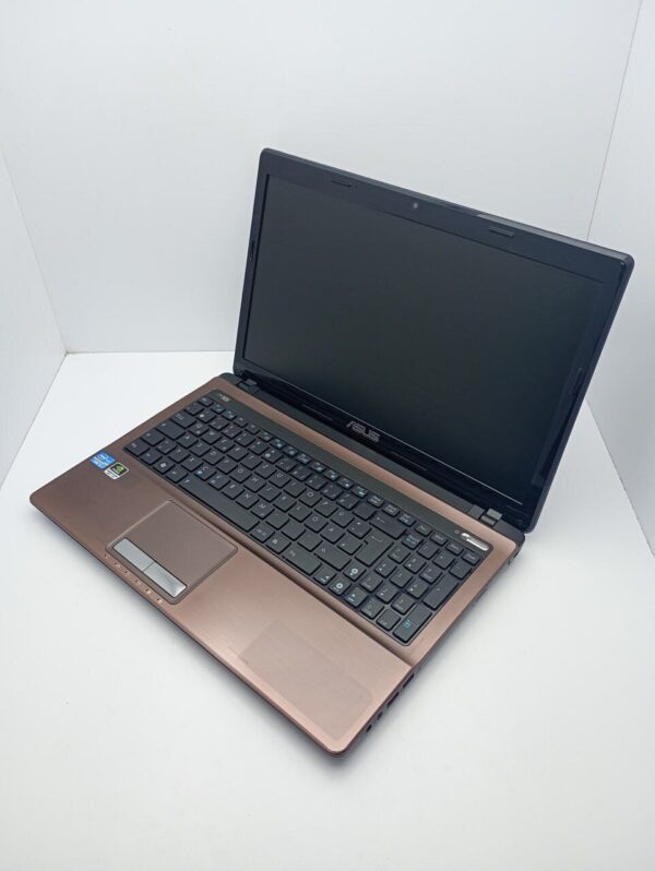 Ноутбук Asus K53D / 15.6" (1366x768) TN / Intel Core i3-2330M (2 (4) ядра по 2.2 GHz) / 6 GB DDR3 / 320 GB HDD / nVidia GeForce GT 540M, 1 GB GDDR3, 128-bit / WebCam - Зображення 4