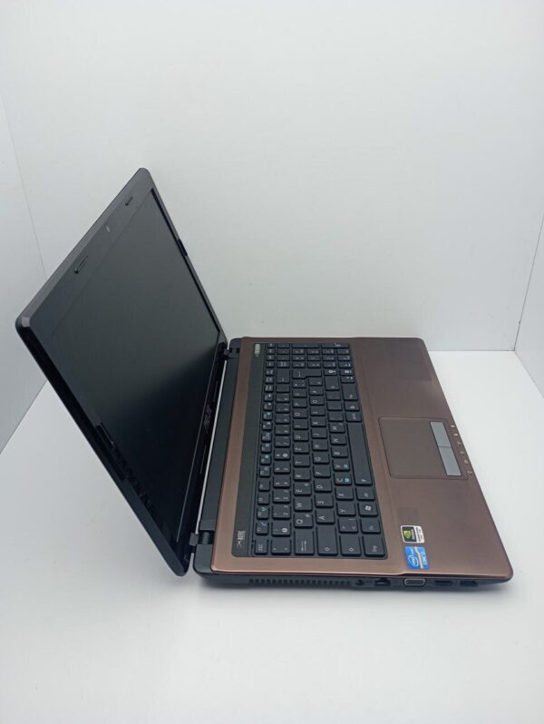 Ноутбук Asus K53D / 15.6" (1366x768) TN / Intel Core i3-2330M (2 (4) ядра по 2.2 GHz) / 6 GB DDR3 / 320 GB HDD / nVidia GeForce GT 540M, 1 GB GDDR3, 128-bit / WebCam - Зображення 5