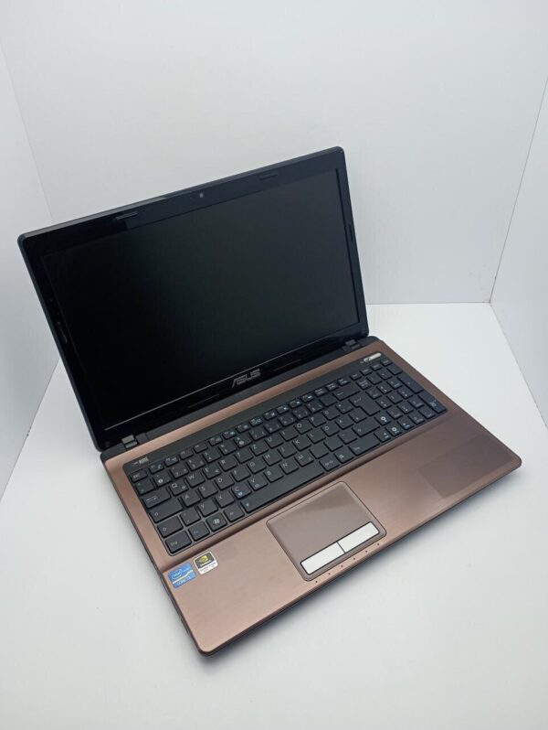 Ноутбук Asus K53D / 15.6" (1366x768) TN / Intel Core i3-2330M (2 (4) ядра по 2.2 GHz) / 6 GB DDR3 / 320 GB HDD / nVidia GeForce GT 540M, 1 GB GDDR3, 128-bit / WebCam - Зображення 3
