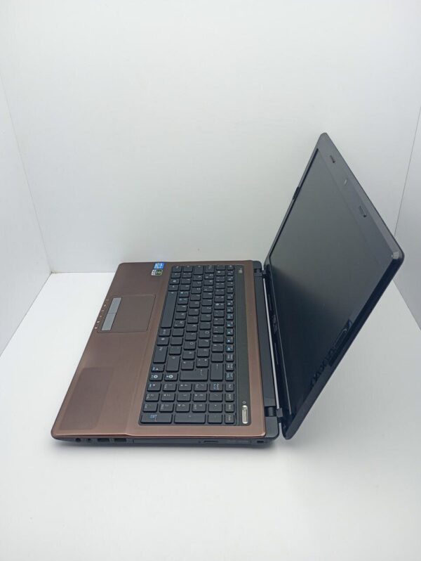 Ноутбук Asus K53D / 15.6" (1366x768) TN / Intel Core i3-2330M (2 (4) ядра по 2.2 GHz) / 6 GB DDR3 / 320 GB HDD / nVidia GeForce GT 540M, 1 GB GDDR3, 128-bit / WebCam - Зображення 6