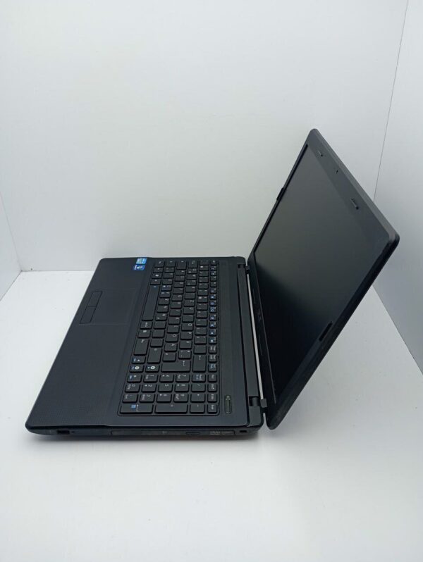 Ноутбук Asus K54 / 15.6" (1366x768) TN / Intel Core i3-2310M (2 (4) ядра по 2.1 GHz) / 6 GB DDR3 / 500 GB HDD / Intel HD Graphics 3000 / WebCam - Зображення 4