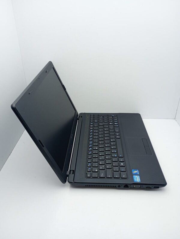 Ноутбук Asus K54 / 15.6" (1366x768) TN / Intel Core i3-2310M (2 (4) ядра по 2.1 GHz) / 6 GB DDR3 / 500 GB HDD / Intel HD Graphics 3000 / WebCam - Зображення 3