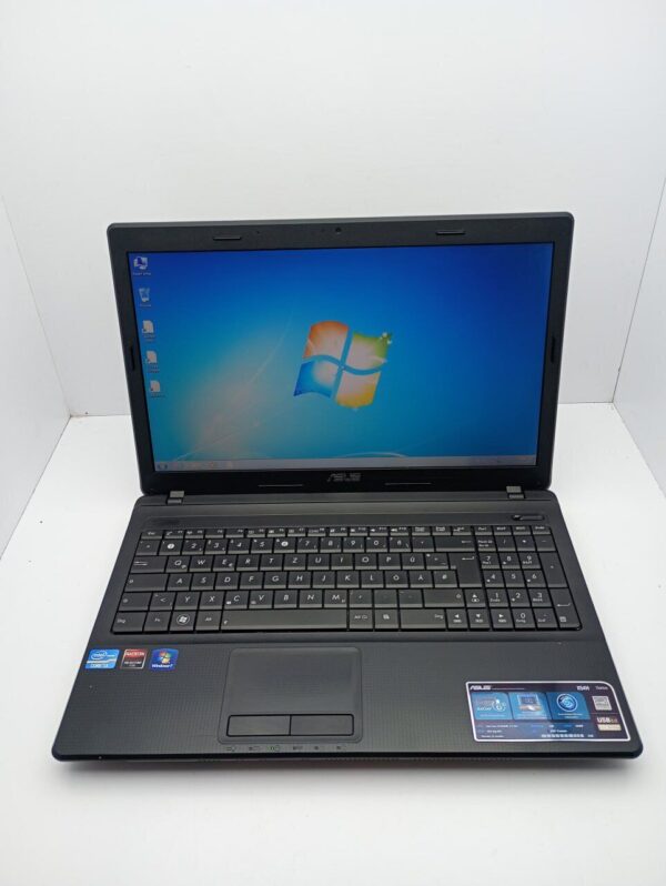Ноутбук Asus K54 / 15.6" (1366x768) TN / Intel Core i3-2330M (2 (4) ядра по 2.2 GHz) / 4 GB DDR3 / 320 GB HDD / AMD Radeon HD 6470M, 1 GB DDR3, 64-bit / WebCam - Зображення 2