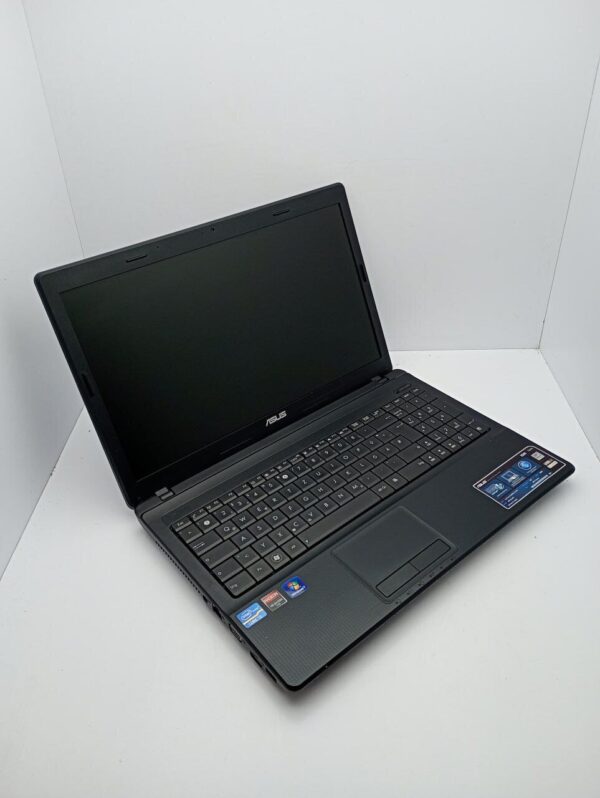 Ноутбук Asus K54 / 15.6" (1366x768) TN / Intel Core i3-2330M (2 (4) ядра по 2.2 GHz) / 4 GB DDR3 / 320 GB HDD / AMD Radeon HD 6470M, 1 GB DDR3, 64-bit / WebCam - Зображення 5