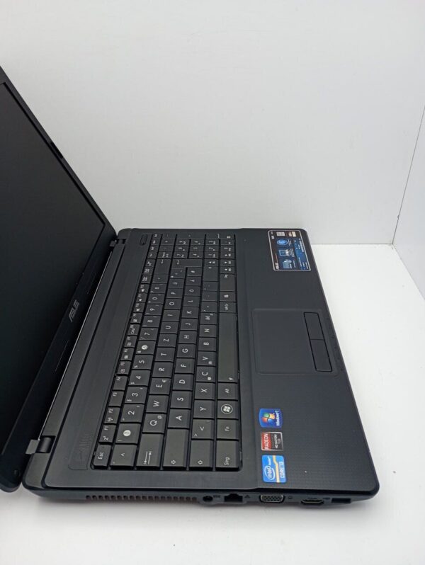 Ноутбук Asus K54 / 15.6" (1366x768) TN / Intel Core i3-2330M (2 (4) ядра по 2.2 GHz) / 4 GB DDR3 / 320 GB HDD / AMD Radeon HD 6470M, 1 GB DDR3, 64-bit / WebCam - Зображення 3