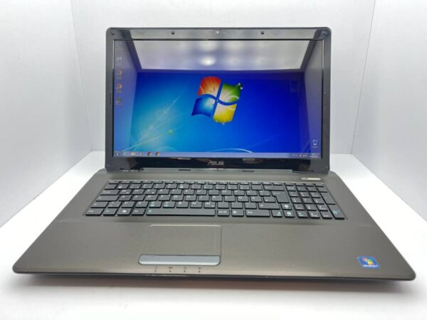 Ноутбук Asus K72RJ / 17.3 (1600x900) TN / Intel Core i3-350M (2 (4) ядра по 2.3 GHz) / 4 GB DDR3 / 750 GB HDD / AMD Radeon HD 5470, 1 GB, GDDR5, 64-bit / WebCam - Зображення 2