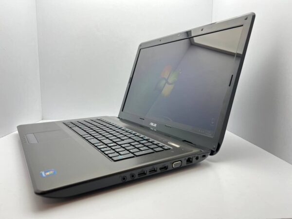 Ноутбук Asus K72RJ / 17.3 (1600x900) TN / Intel Core i3-350M (2 (4) ядра по 2.3 GHz) / 4 GB DDR3 / 750 GB HDD / AMD Radeon HD 5470, 1 GB, GDDR5, 64-bit / WebCam - Зображення 4