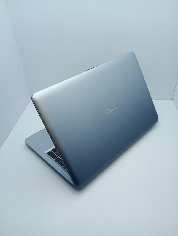 Ноутбук Asus X540 / 15.6" (1366x768) TN / Intel Core i3-5005U (2 (4) ядра по 2.0 GHz) / 12 GB DDR3 / 500 GB SSD / Intel HD Graphics 5500 / WebCam - Зображення 8
