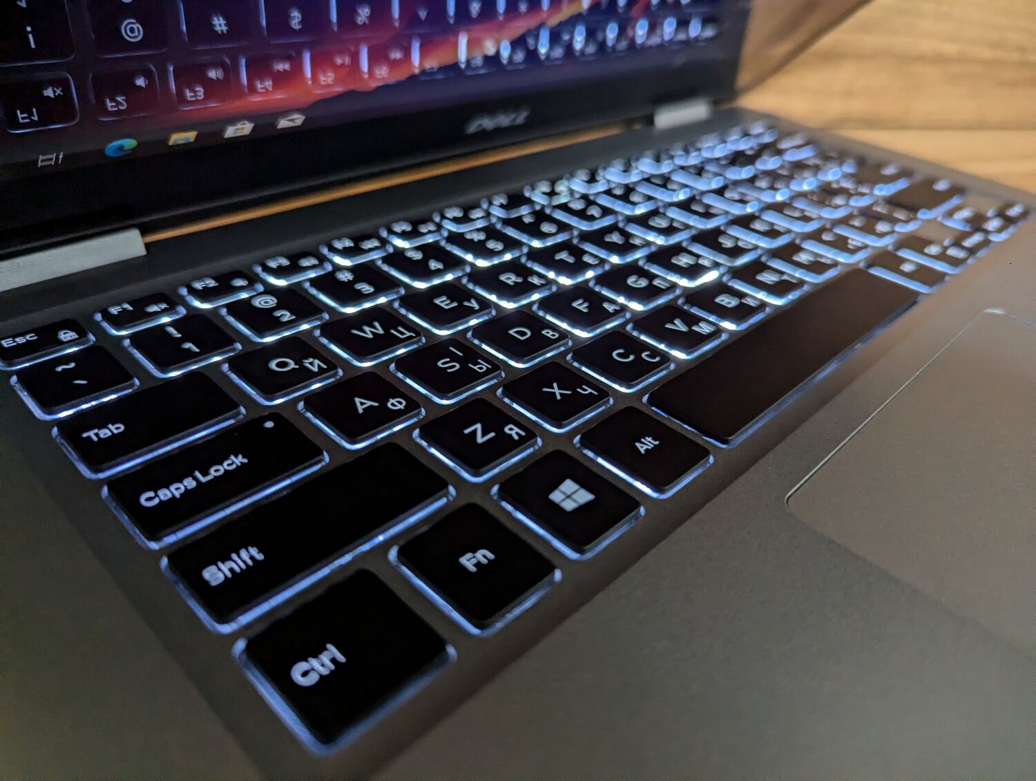 Ноутбук Б-клас Dell Inspiron 13-5368 / 13.3" (1920x1080) IPS / Intel Core i5-6200U (2 (4) ядра по 2.3 - 2.8 GHz) / 8 GB DDR4 / 240 GB SSD / Intel HD Graphics 520 / WebCam / Windows 10 - Зображення 6