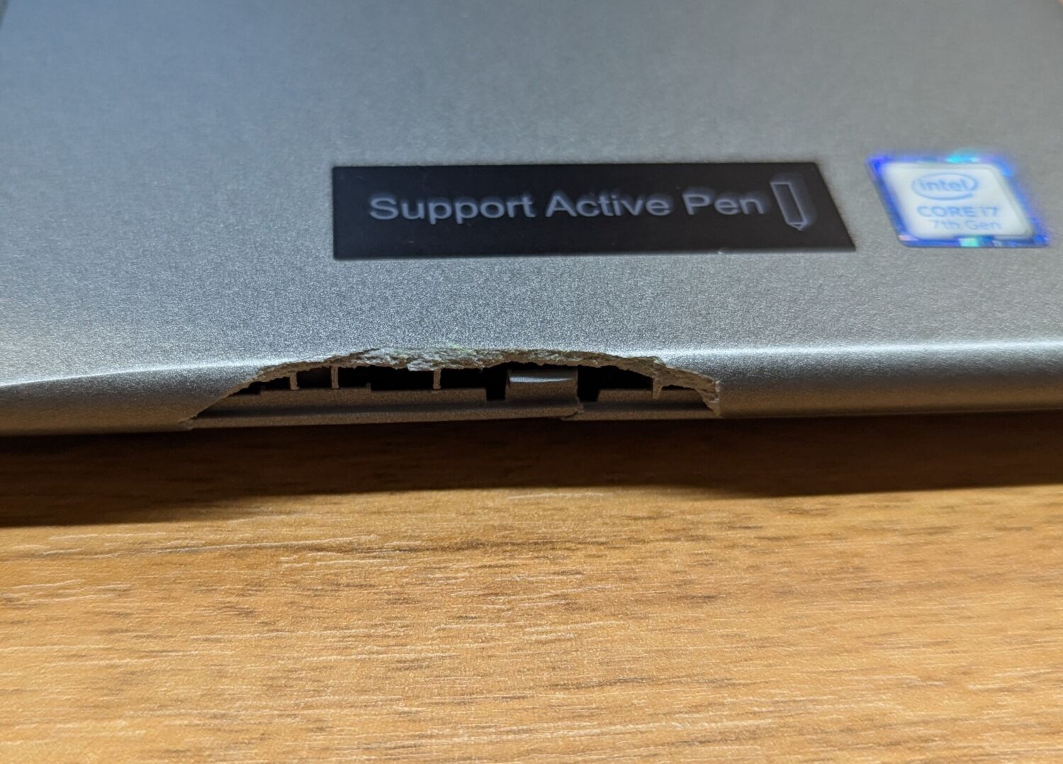 Ноутбук Б-клас Dell Inspiron 13-5368 / 13.3" (1920x1080) IPS Touch / Intel Core i7-7500U (2 (4) ядра по 2.7 - 3.5 GHz) / 8 GB DDR4 / 480 GB SSD / Intel HD Graphics 620 / WebCam / Windows 10 - Зображення 3