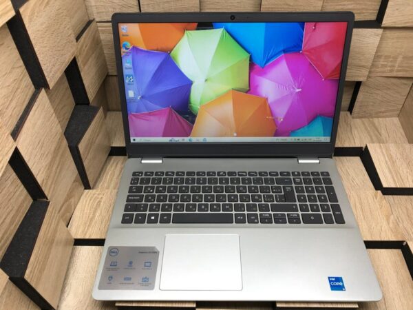 Ноутбук Б-клас Dell Inspiron 3501 / 15.6" (1366x768) TN / Intel Core i5-1135G7 (4 (8) ядра по 2.4 - 4.2 GHz) / 8 GB DDR4 / 192 GB SSD / Intel Iris Xe Graphics / WebCam - Зображення 2