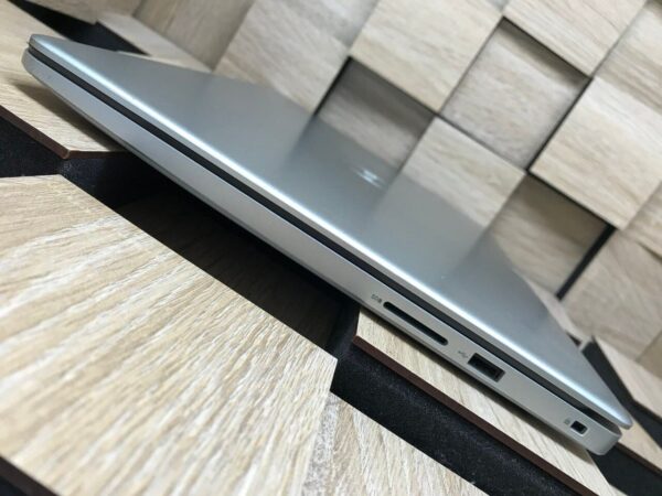 Ноутбук Б-клас Dell Inspiron 3501 / 15.6" (1366x768) TN / Intel Core i5-1135G7 (4 (8) ядра по 2.4 - 4.2 GHz) / 8 GB DDR4 / 192 GB SSD / Intel Iris Xe Graphics / WebCam - Зображення 6