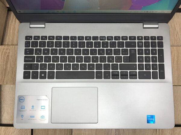 Ноутбук Б-клас Dell Inspiron 3501 / 15.6" (1366x768) TN / Intel Core i5-1135G7 (4 (8) ядра по 2.4 - 4.2 GHz) / 8 GB DDR4 / 192 GB SSD / Intel Iris Xe Graphics / WebCam - Зображення 4
