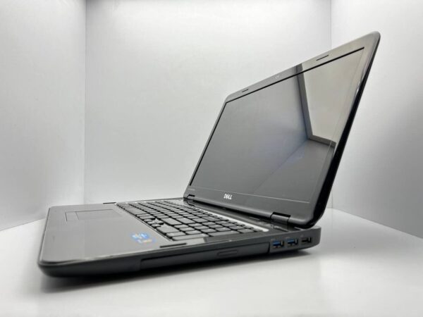 Ноутбук Б-клас Dell Inspiron N7110 / 17.3" (1366x768) TN / Intel Core i3-2310M (2 (4) ядра по 2.1 GHz) / 4 GB DDR3 / 240 GB SSD / Intel HD Graphics 3000 / WebCam - Зображення 4