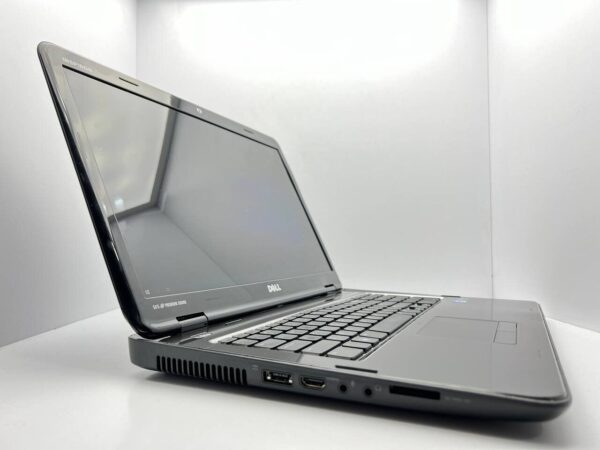 Ноутбук Б-клас Dell Inspiron N7110 / 17.3" (1366x768) TN / Intel Core i3-2310M (2 (4) ядра по 2.1 GHz) / 4 GB DDR3 / 240 GB SSD / Intel HD Graphics 3000 / WebCam - Зображення 3