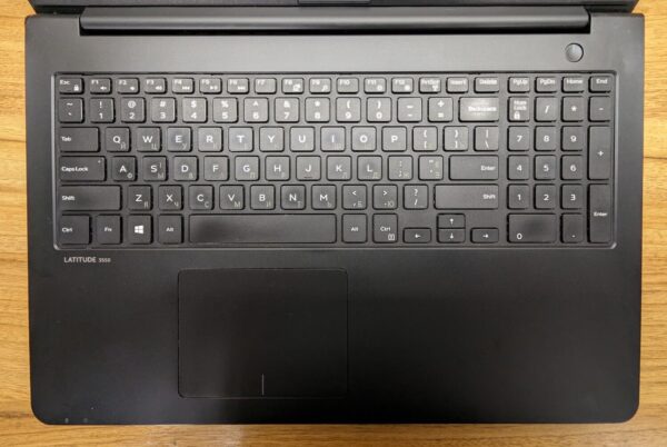 Ноутбук Б-клас Dell Latitude 3550 / 15.6" (1366x768) TN / Intel Core i5-5200U (2 (4) ядра по 2.2 - 2.7 GHz) / 8 GB DDR3 / 240 GB SSD / Intel HD Graphics 5500 / WebCam / Windows 10 - Зображення 4