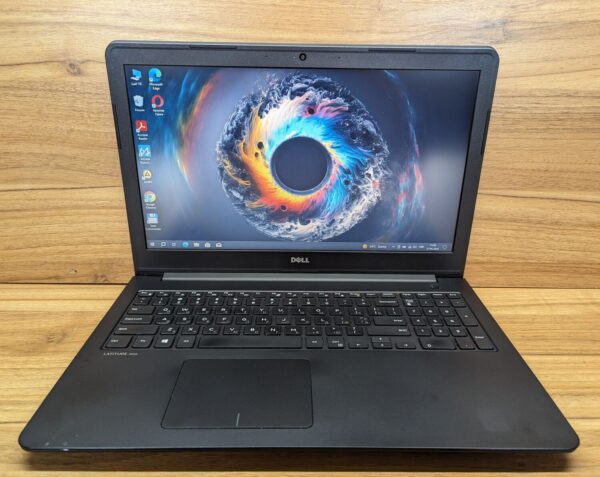 Ноутбук Б-клас Dell Latitude 3550 / 15.6" (1366x768) TN / Intel Core i5-5200U (2 (4) ядра по 2.2 - 2.7 GHz) / 8 GB DDR3 / 240 GB SSD / Intel HD Graphics 5500 / WebCam / Windows 10 - Зображення 2