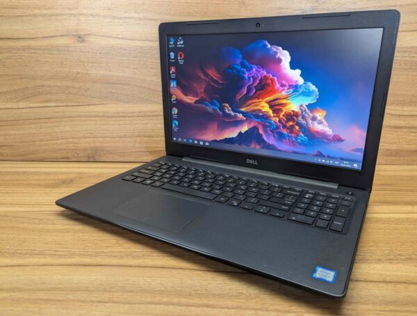Ноутбук Б-клас Dell Latitude 3590 / 15.6" (1366x768) TN / Intel Core i7-8550U (4 (8) ядра по 1.8 - 4.0 GHz) / 16 GB DDR4 / 480 GB SSD / AMD Radeon 530, 2 GB GDDR5, 64-bit / WebCam / HDMI / Windows 10 - Зображення 5