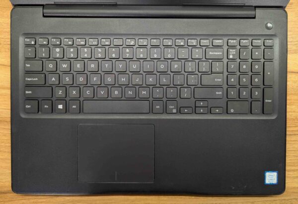 Ноутбук Б-клас Dell Latitude 3590 / 15.6" (1366x768) TN / Intel Core i7-8550U (4 (8) ядра по 1.8 - 4.0 GHz) / 16 GB DDR4 / 480 GB SSD / AMD Radeon 530, 2 GB GDDR5, 64-bit / WebCam / HDMI / Windows 10 - Зображення 3