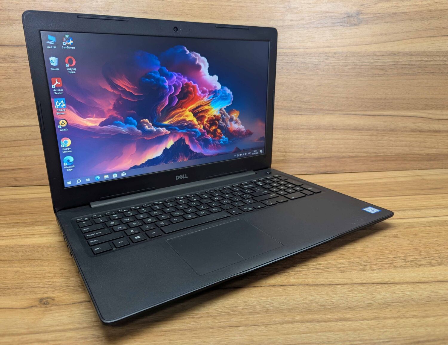 Ноутбук Б-клас Dell Latitude 3590 / 15.6" (1366x768) TN / Intel Core i7-8550U (4 (8) ядра по 1.8 - 4.0 GHz) / 16 GB DDR4 / 480 GB SSD / AMD Radeon 530, 2 GB GDDR5, 64-bit / WebCam / HDMI / Windows 10 - Зображення 4
