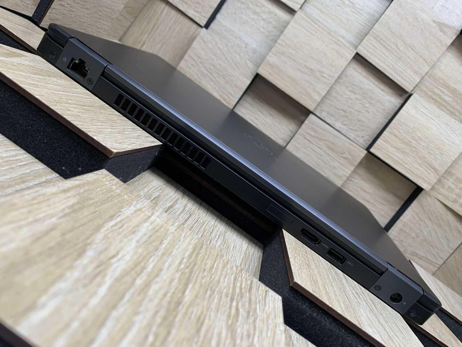 Ноутбук Б-клас Dell Latitude 5480 / 14" (1366x768) TN / Intel Core i5-6300U (2 (4) ядра по 2.4 - 3.0 GHz) / 8 GB DDR4 / 128 GB SSD M.2 / Intel HD Graphics 520 / WebCam / USB 3.1 / HDMI / Windows 10 ліцензія - Зображення 7