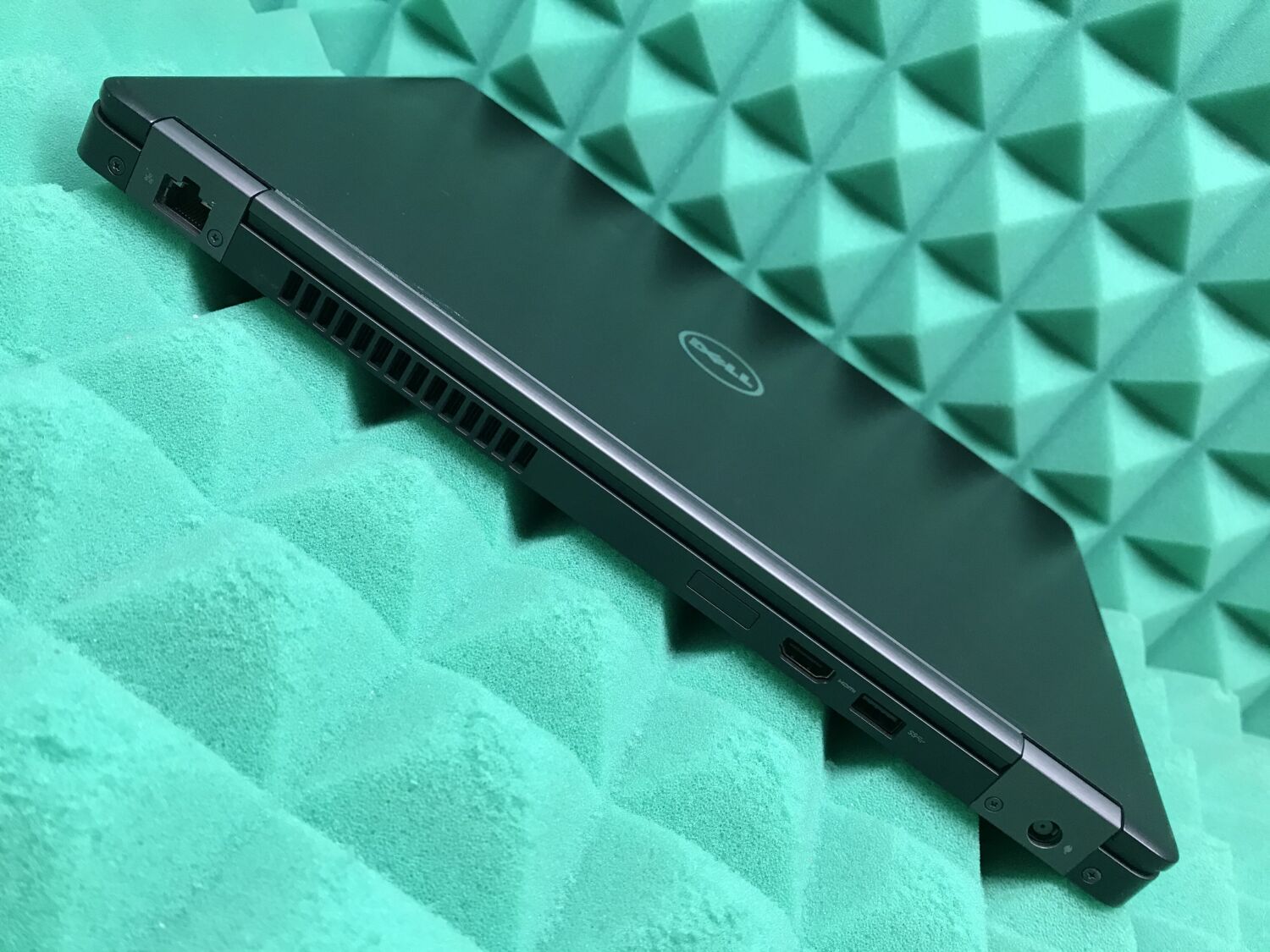 Ноутбук Б-клас Dell Latitude 5480 / 14" (1920x1080) IPS / Intel Core i5-6300U (2 (4) ядра по 2.4 - 3.0 GHz) / 8 GB DDR4 / 256 GB SSD M.2 / Intel HD Graphics 520 / WebCam / USB 3.1 / HDMI / Windows 10 ліцензія - Зображення 9