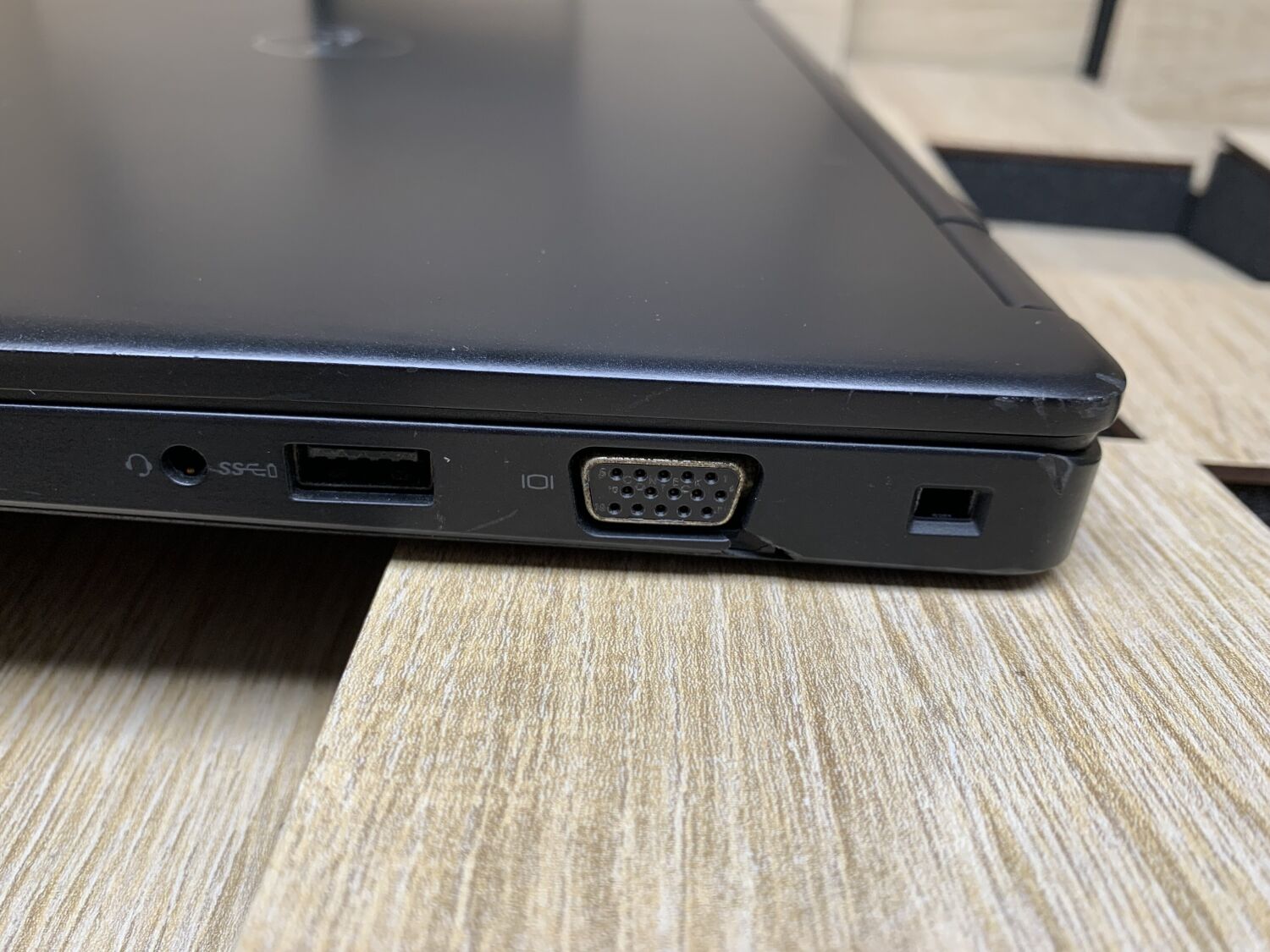 Ноутбук Б-клас Dell Latitude 5480 / 14" (1920x1080) IPS / Intel Core i5-6440HQ (4 ядра по 2.6 - 3.5 GHz) / 8 GB DDR4 / 180 GB SSD / Intel HD Graphics 530 / WebCam / HDMI - Зображення 11