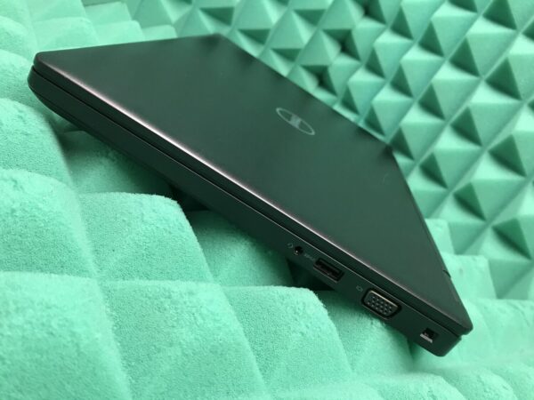 Ноутбук Б-клас Dell Latitude 5480 / 14" (1920x1080) IPS / Intel Core i5-7300U (2 (4) ядра по 2.6 - 3.5 GHz) / 8 GB DDR4 / 256 GB SSD / Intel HD Graphics 620 / WebCam / USB 3.1 / HDMI / Windows 10 ліцензія - Зображення 8
