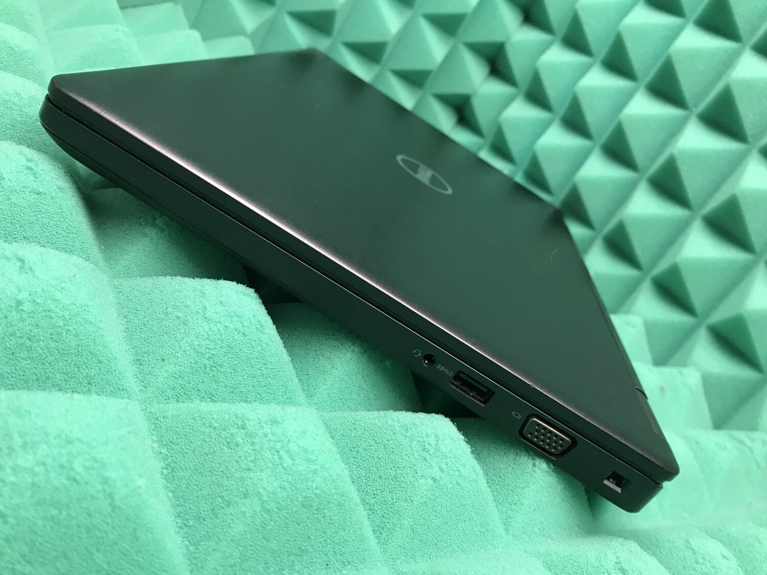 Ноутбук Б-клас Dell Latitude 5480 / 14" (1920x1080) IPS / Intel Core i5-7300U (2 (4) ядра по 2.6 - 3.5 GHz) / 8 GB DDR4 / 256 GB SSD / Intel HD Graphics 620 / WebCam / USB 3.1 / HDMI / Windows 10 ліцензія - Зображення 8