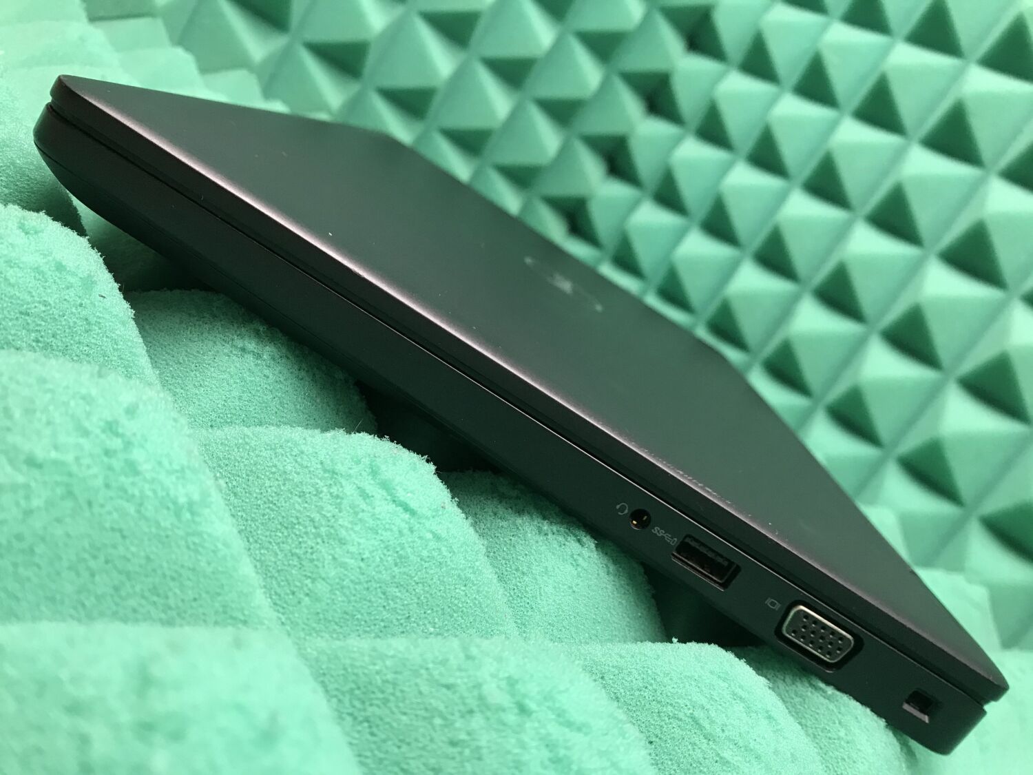 Ноутбук Б-клас Dell Latitude 5480 / 14" (1920x1080) IPS / Intel Core i5-7300U (2 (4) ядра по 2.6 - 3.5 GHz) / 8 GB DDR4 / 256 GB SSD M.2 / Intel HD Graphics 620 / WebCam / USB 3.1 / HDMI / Windows 10 ліцензія - Зображення 6